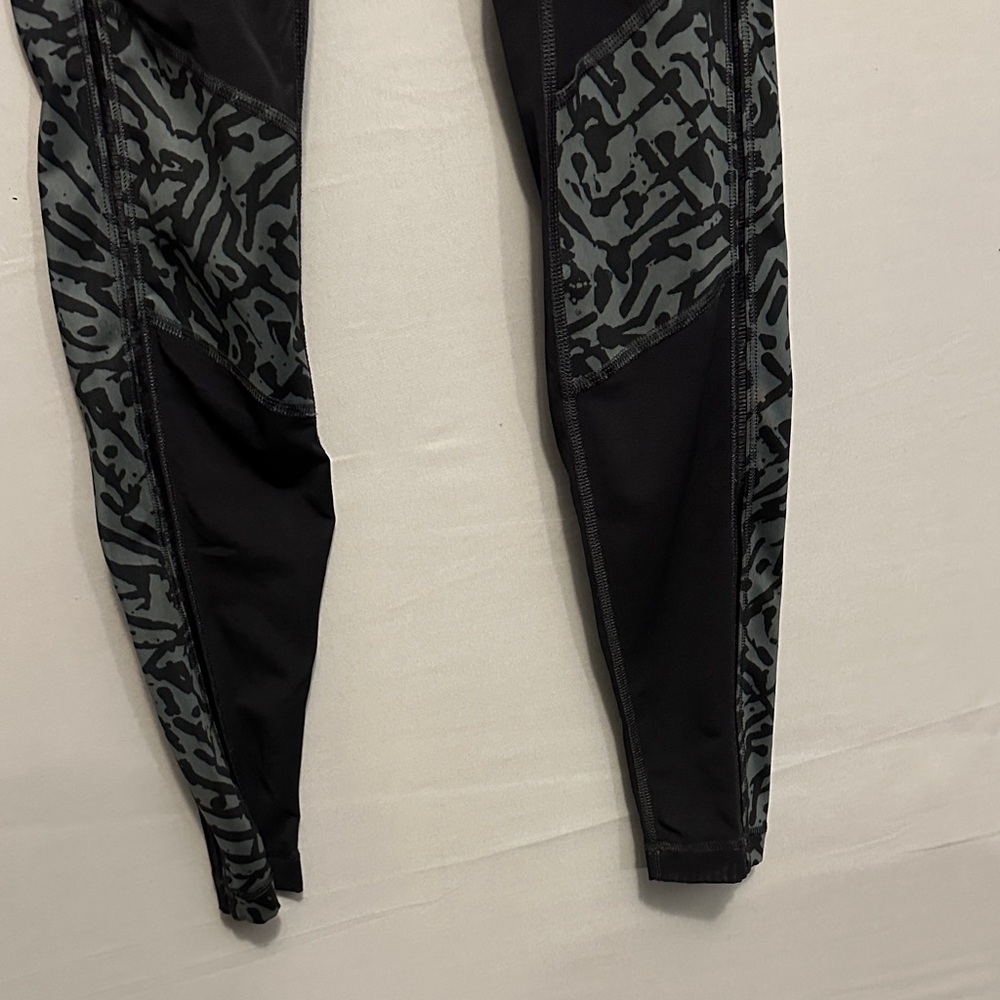 Lululemon Athletica Black and Gray Camouflage Leggings - Picture 4 of 7